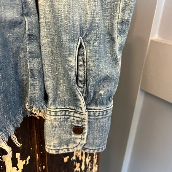 Women’s Levi’s Distressed Orange Tab Snap Button Down denim Shirt. Size Small. - Picture 4 of 12